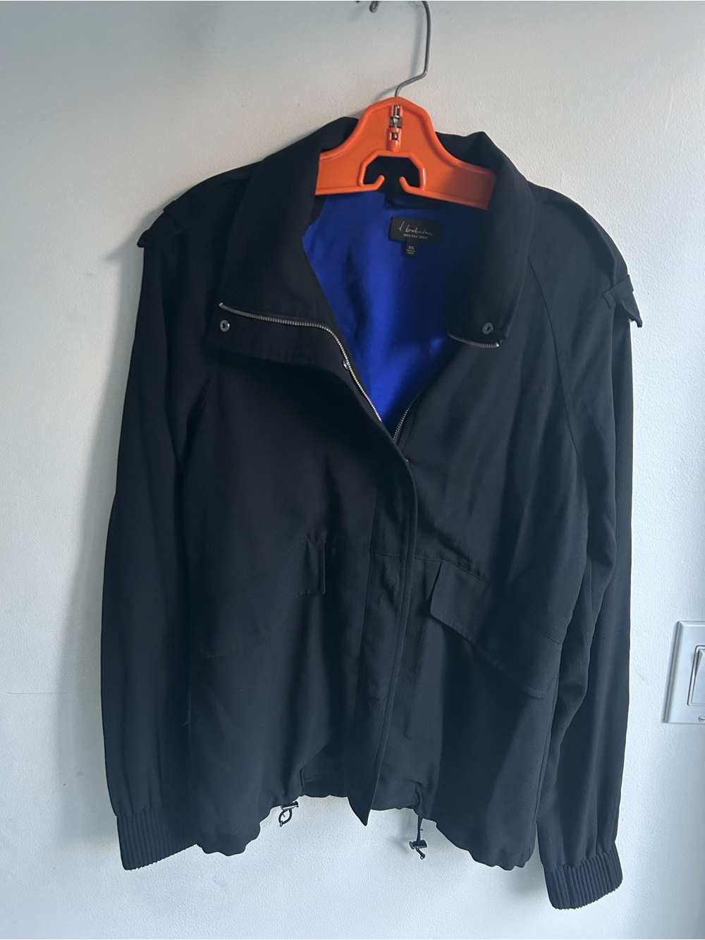 Aritiza Babaton black 100% silk zip up bomber jacket. Size xxs.